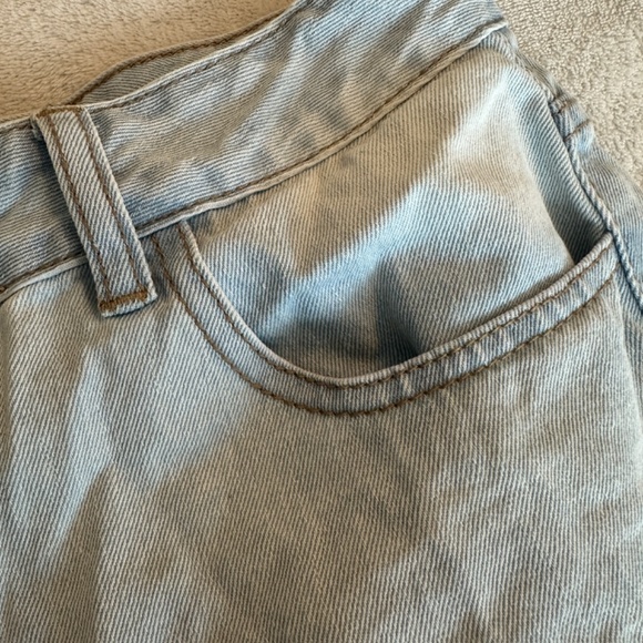 Shorts - Picture 2 of 5